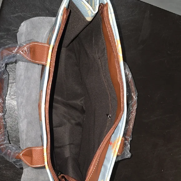 Wrangler Blue and Brown Geometric Tote - Picture 2 of 3
